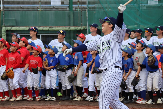 日本通運野球部、宮古島での春季キャンプで地域の球児たちと交流