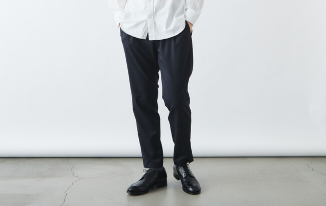 宮崎県から世界へ。パンツ工場・南海服装製。「Washable Merino ウールツータックパンツ」登場。エレガントでリラクシングな通年パンツ