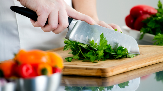 料理をパートナーにお願いしたい女性、料理が得意な男性が増加中～婚活における、価値観の逆転現象