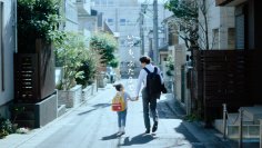 進研ゼミ小学講座が贈る卒園おめでとうムービー「つないだ手を離す時」篇を公開