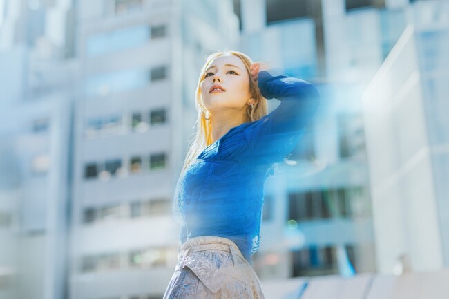 ゆいにしお、2025年3月26日(水)に弾き語りシングル『routine life/morning walk/セルフハグ・ビッグラヴ(Acoustic Guitar Ver.)』をリリース！