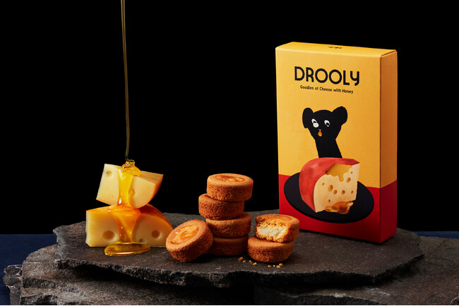 サクッ、ほろっ食感に心弾む。ゴーダチーズのコクと蜂蜜のほのかな甘さ広がる、新ラインナップ登場！【DROOLY(ドローリー)】より「ガレット［ゴーダwithハニー］」を発売。