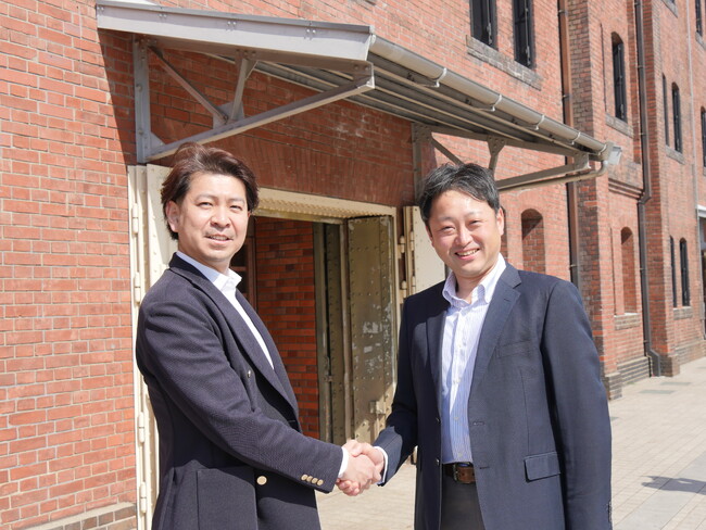 DeNAと横浜赤レンガが、関内駅周辺と横浜赤レンガ倉庫間の回遊性向上を通じて賑わいのあるまちづくりの実現を目指すことを目的に連携協定を締結