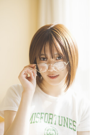 予約開始から話題沸騰！ 夏吉ゆうこ初の写真集の新たな先行カットが解禁!!