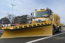 大型トラック「日野プロフィアFS」ベース 除雪兼用凍結防止剤散布車 初号車