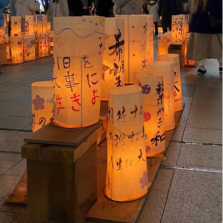 【福島県郡山市】３月11日、郡山駅前に広がる復興の灯火［福島県郡山市役所］