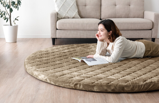 【タンスのゲン】人気の『極厚ラグ』シリーズから円形デザインが誕生！柔らかなフォルムが空間のバランスを整え、お部屋のアクセントに