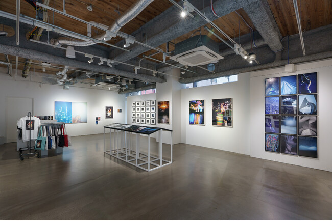 9人の写真家が紡ぐ、宇多田ヒカルの記録と記憶。写真展「HIKARU UTADA SCIENCE FICTION TOUR 2024 NINESTORIES」がNew Galleryで開催中