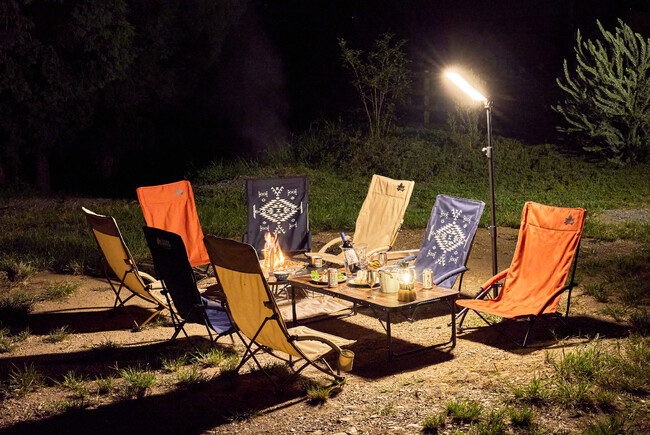 全体照明これ一台！超高輝度&ソーラーパネル付きLEDライト「LOGOS ソーラースタンドライトセット」新発売！