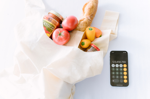 1年前と比べて「食品」の値上がりを感じる世帯は8割超！生活総合情報メディア【ヨムーノ】「食費」に関する最新の意識調査を実施