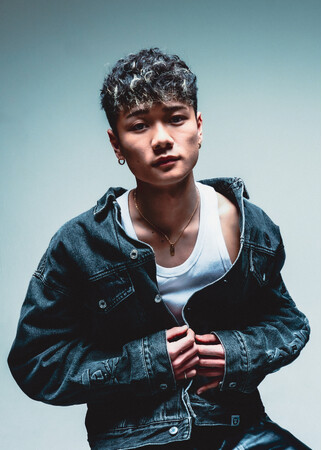 LOM、自身のコンプレックスを赤裸々に綴った一曲、19歳初のリリース”LIFE TAPE”を配信。