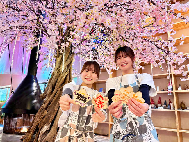 間伐材を利用した桜の形の入浴木に、頑張れのメッセージ埼玉県内のおふろcafe 等で「新生活応援風呂」を開催