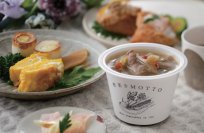 「野菜をMOTTO」より、野菜が主役の新DELI誕生！第1弾は高知産ニラにキャベツたっぷり！鰹昆布だしの牛もつ鍋