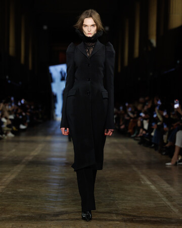 【McQueen】2025年秋冬コレクションを発表