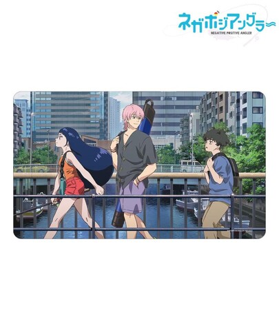 TVアニメ「ネガポジアングラー」のキービジュアル マルチデスクマット、キービジュアル A5アクリルパネルなどの受注を開始！！アニメ・漫画のオリジナルグッズを販売する「AMNIBUS」にて