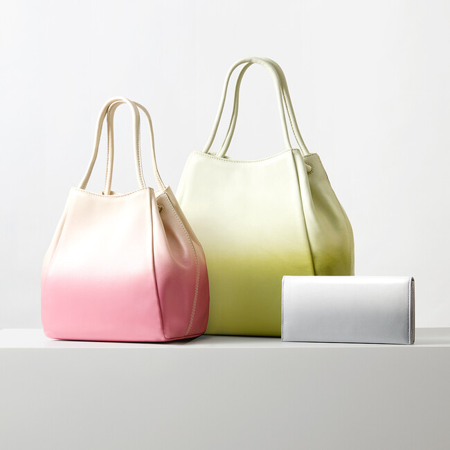 つぼみがふくらみ、花ひらく。その瞬間をバッグに。