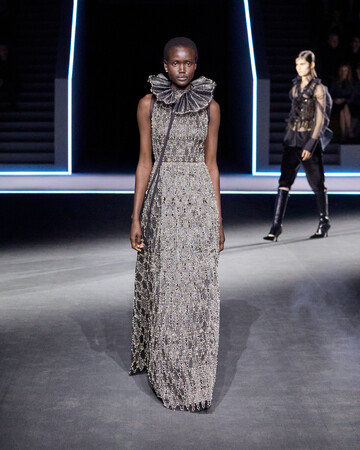 【DIOR】歴史的な刺繍技術とモダニティが融合した2025-2026年秋冬 コレクションのルック