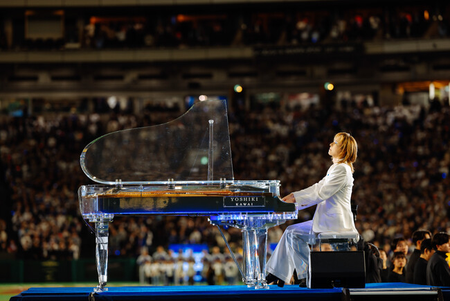 YOSHIKI、東京ドームMLB開幕戦で両国歌演奏　歴史に残る圧巻のパフォーマンスに満員の観客が大喝采
