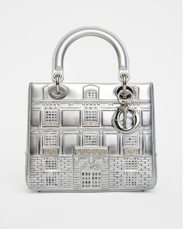 【DIOR】ペニー・スリンガーによって再考された「レディ ディオール」を発表