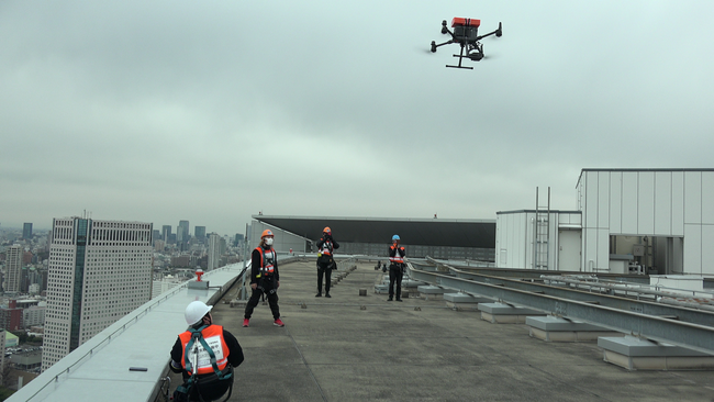 震災等被災時における高層建物屋上へのドローンによる緊急物資輸送の実証実験を実施！