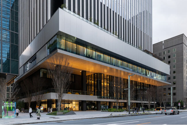 - Rakuten Fashion Week TOKYO 2025 A/W -　公式会場TODA HALL & CONFERENCE TOKYOにて会期後半をスタート！