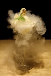 大阪のカフェが液体窒素で作る生フルーツジェラートを4/1販売開始　お客様の目の前で調理する新感覚ライブ型ジェラート