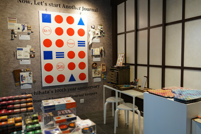会場はマレーシア・クアラルンプールの十割蕎麦店 「シヤチハタ創業100周年記念展」開催