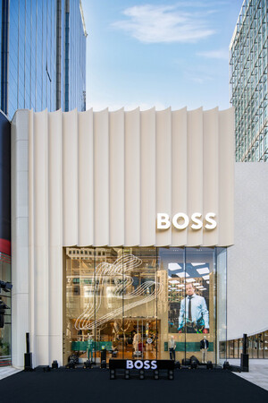 BOSS、2025年中国グランプリTMに先駆け上海ストアで新作「BOSS X ASTON MARTIN」カプセルコレクションを発表