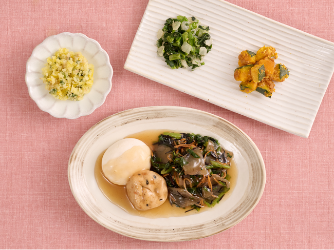 和のメニューをワンプレートに盛り付けた「心温まるナッシュのおばんざい」を3月25日（火）に新発売