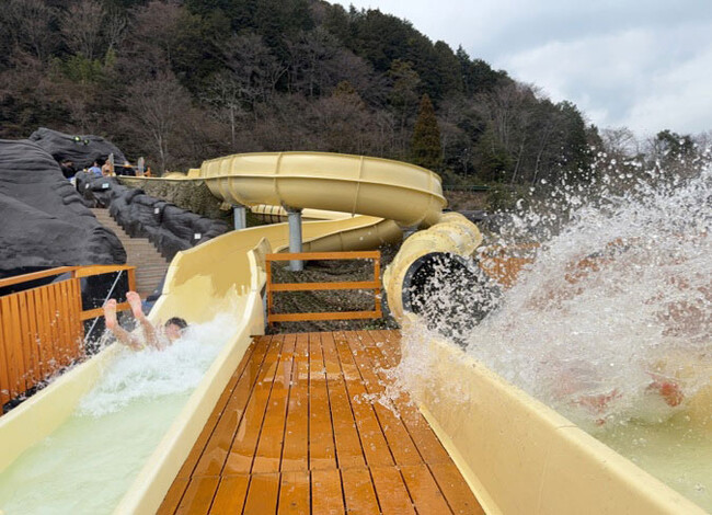 1年中滑れる大人気のアトラクションが生まれ変わる！新ウォータースライダー登場