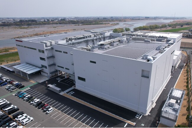 光半導体事業の生産能力増強に向けた新貝工場の新棟が完成