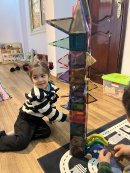 日本のおもちゃで遊ぶ子どもたち 日本のおもちゃで遊ぶ子どもたち