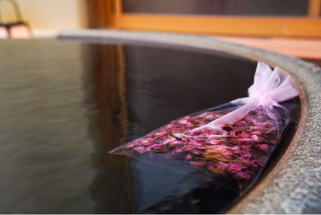 リニューアルした森の湯で、ととのう春時間！SDGsな変わり風呂「桜の湯」