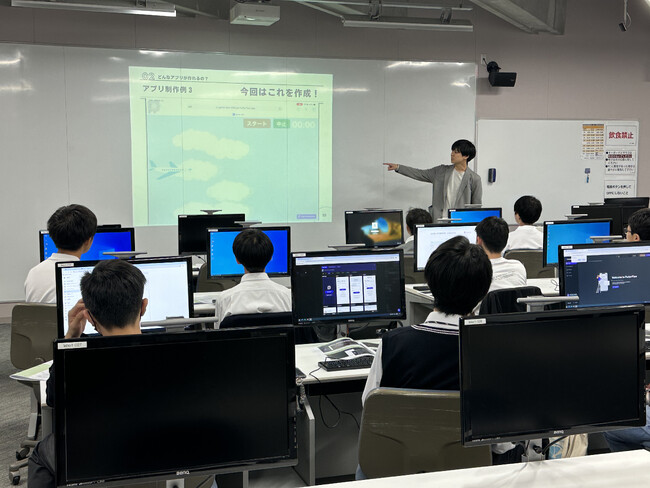 中高生16人がノーコードで“雲を避ける飛行機ゲーム”を開発！ 初心者でも作って学んで遊べる満足度4.8/5を叩き出した土曜講座とは？
