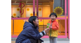 スタンプペタペタ!しんちゃんのお皿に集めたチョコビがオラのもの?! クレヨンしんちゃんアドベンチャーパーク スタンプアート「チョコビをペタッ!スタンプお菓子集め スタンプペタペタ!しんちゃんのお皿に集めたチョコビがオラのもの?! クレヨンしんちゃんアドベンチャーパーク スタンプアート「チョコビをペタッ!スタンプお菓子集め
