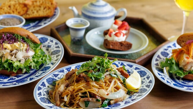 グラングリーン大阪「SIK eatery」にZENBの限定コラボメニューが登場。ZENBブレッド＆ヌードルの“おいしいグルテンフリー”が体験できる