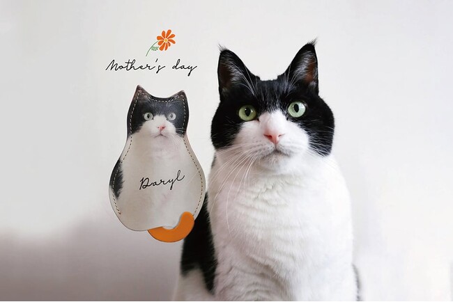 猫好きママにサプライズ！愛猫の写真でつくる本革キーケースが、4月15日まで「母の日早割」1000円OFFキャンペーンを開催。母の日限定デザインのギフトチケットも発売します。