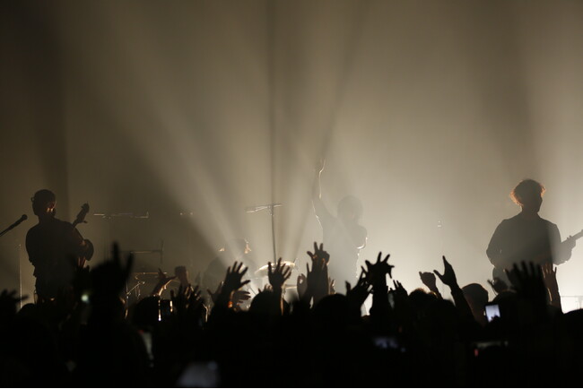 超満員!!東京・大阪の夜を新年度の色に染めたMr.FanTastiCワンマンライブ「LIVE NEW LIFE」大成功!