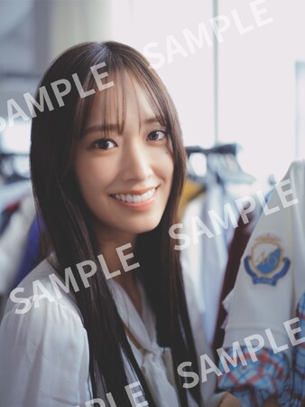 日向坂46・佐々木久美1st写真集『めくる日々』「6回目のひな誕祭」会場での販売決定！歴代衣装と写るくみてんが美しい！おひさまへのメッセージ入り特典ポスターを公開
