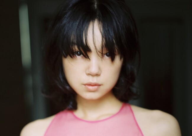 7年ぶりのタッグとなる、松岡一哲撮影の衝撃の写真集が完成！ 俳優として、人として、戸惑いながら歩む、未完成な彼女の現在地古川琴音写真集『CHIPIE』が７月３日発売！