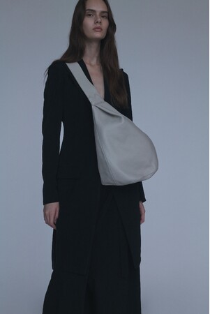 discord Yohji Yamamoto、2025春夏コレクションの最新作