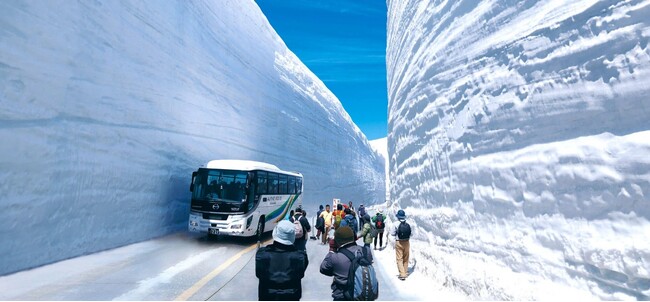 立山黒部アルペンルートがいよいよ4月15日に開通　休暇村能登千里浜では、「立山・雪のウォークバスツアー」を実施　～例年、完売御礼の大人気バスツアーを今年も実施します～