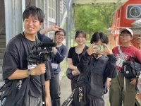 メディアデザイン学科の学生がHBC北海道放送制作日昭ドラマスペシャル『三笠のキングと、あと数人』のメイキング映像撮影に参加しました