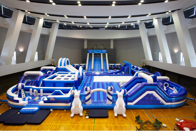 日本最大級室内エアアスレチック「HIYOSHI PLAY ARENA」 に関西初の新アトラクション「チューブスライダー」が2025年4月24日に新登場