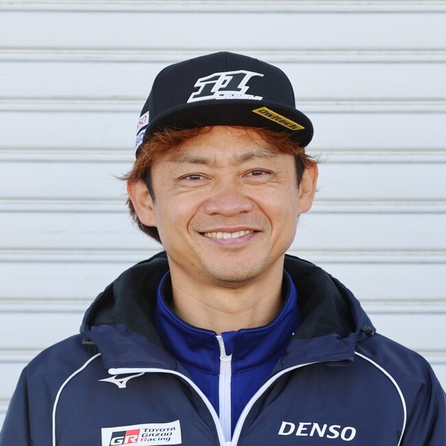 国内モータースポーツで活躍中のレーシングドライバーをサポート