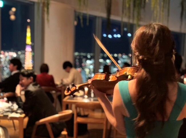 六本木ヒルズ「THE SUN & THE MOON (Restaurant)」月に一度の生演奏を楽しめるスペシャルディナー！眺望×料理×芸術が織りなす、大人の贅沢なひととき