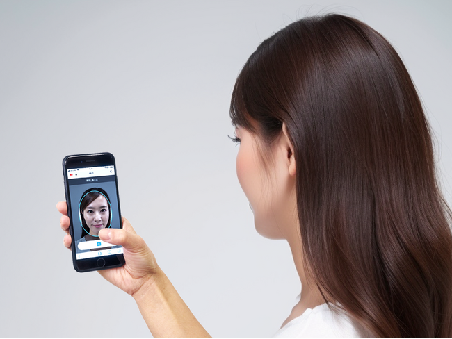 LINE Creditのスマホ融資サービスにオンライン本人確認サービス「LIQUID eKYC」を提供