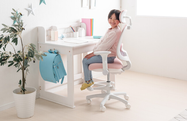 新年度のスタートを応援！ヘッドレスト・アームレスト付きで成長期の姿勢をしっかり支える本格派のハイバック学習チェア発売