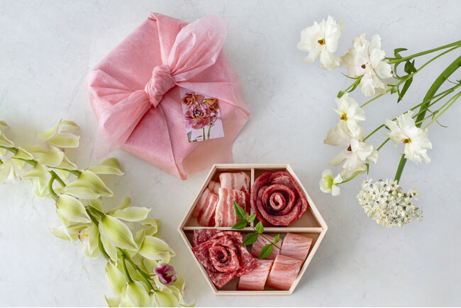 今年はありがとうの想いをご馳走の花束で！「山笑ふ」人気の母の日限定“肉箱″をオンライン販売開始！