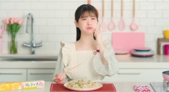 “あざとかわいい名場面“のオンパレード！松村沙友理さんがNEWクレラップで料理に挑戦！新Ｗebムービー「旬感キッチン」4月14日（月）より公開